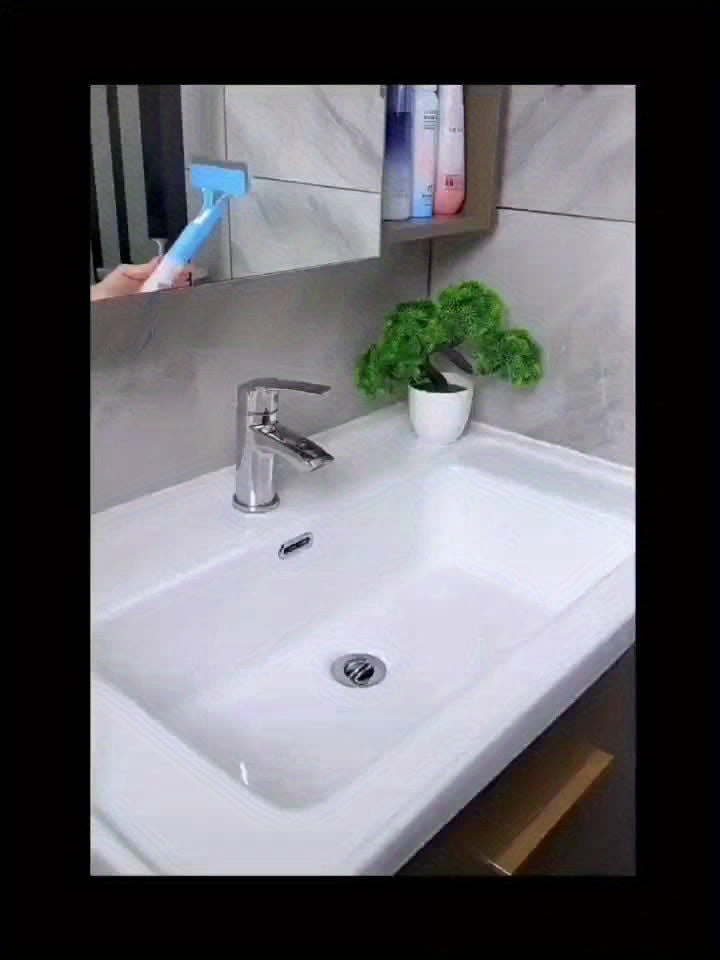 [Glass Cleaning Tool] 3-In-1 Multi-Functional Glass Cleaning Tool with Sprinkler, Polypropylene (PP) Plastic, for Bathroom, Kitchen, Living Room, Bedroom, Toilet - Efficient Mirror And Window Scraper