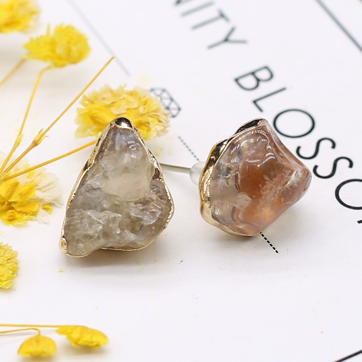 1Pair Natural Stone Citrine Earrings Healing Mineral Rock Stud Ear Reiki Female Crystal Earrings Fashion Jewelry Accessories